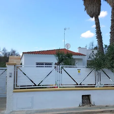 Dom wakacyjny Leo House *