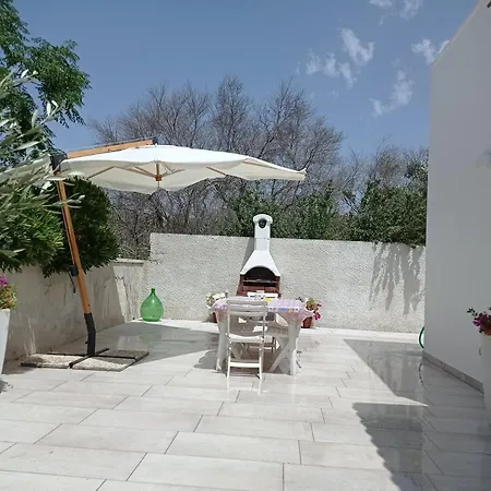 Holiday home Leo House
